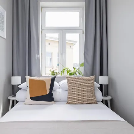 Alabaster Mist 3Br For 6 - Lift - Near Old Town * كراكوفيا
