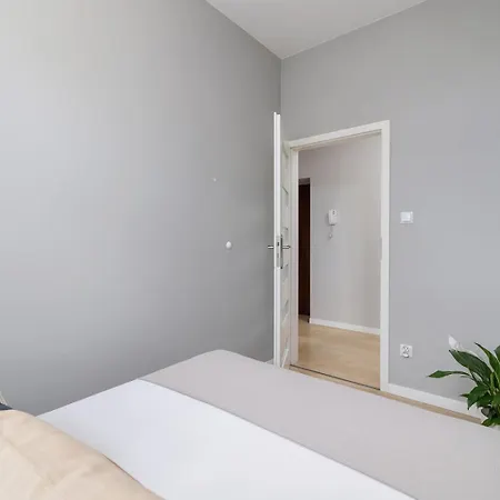 Alabaster Mist 3Br For 6 - Lift - Near Old Town * كراكوفيا