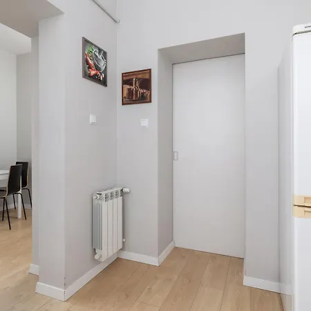 Alabaster Mist 3Br For 6 - Lift - Near Old Town * كراكوفيا
